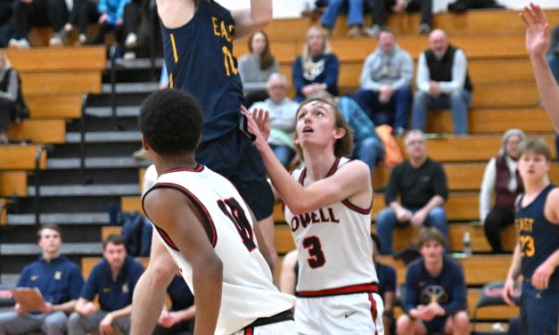 PHOTO GALLERY: Boys | Lowell, East Grand Rapids